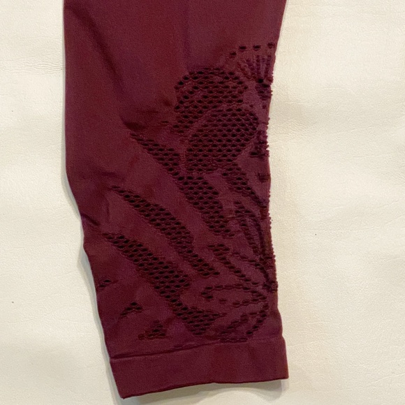 American Eagle Outfitters Aerie Maroon Cropped Leggings Floral Laser Cut medium - Picture 12 of 13